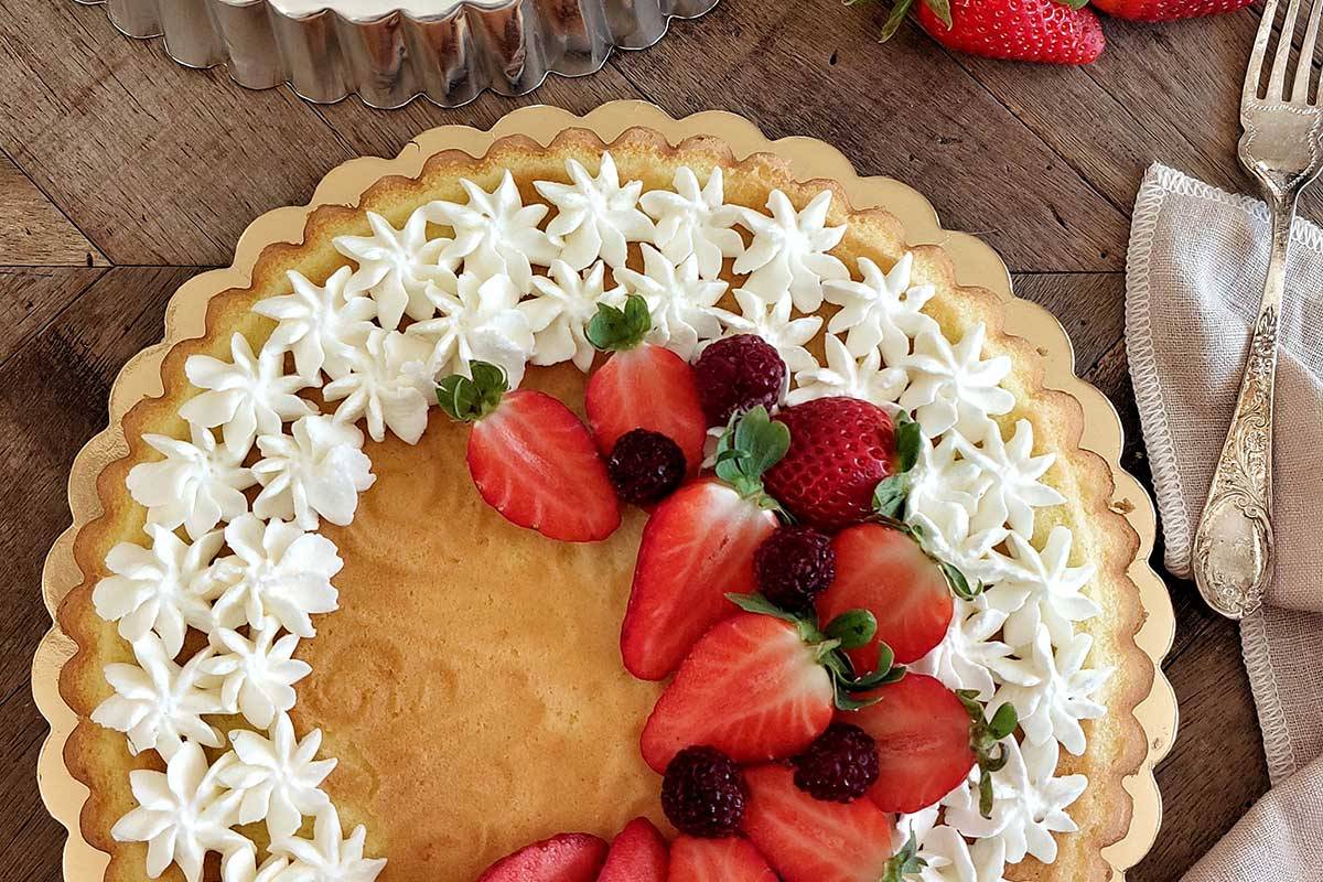 Torta paradiso con panna e fragole