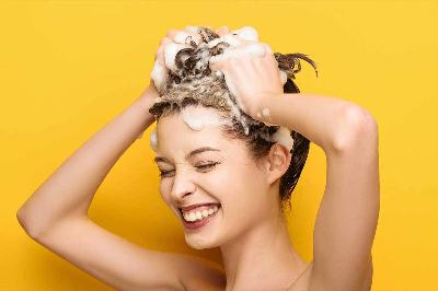 Come si esegue il lavaggio dei capelli?