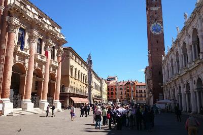 UNICO IL MERCATO FATTO A MANO