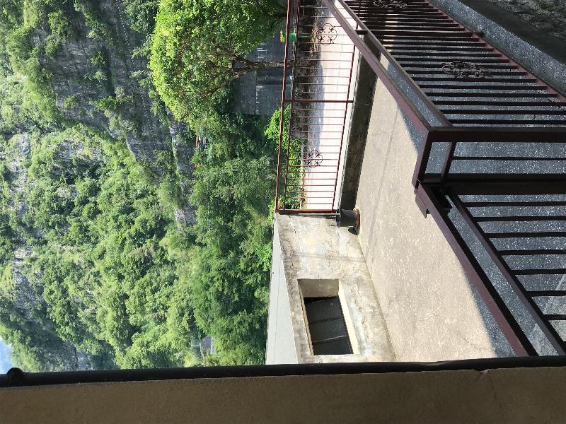 A San Gaetano (Valstagna) casa di 4 piani con 2 ingressi. Da ristrutturare