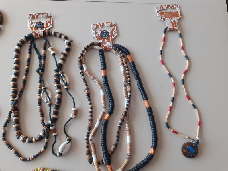 20 PZ. COLLANINE E BRACCIALETTI - CHILLING TIME (NUOVI)