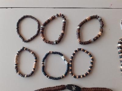 20 PZ. COLLANINE E BRACCIALETTI - CHILLING TIME (NUOVI)