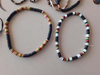 20 PZ. COLLANINE E BRACCIALETTI - CHILLING TIME (NUOVI)