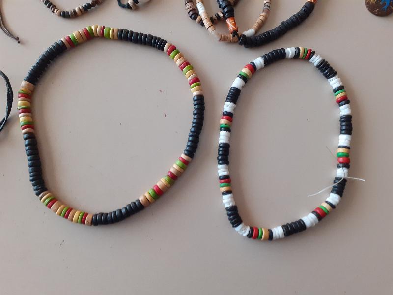 20 PZ. COLLANINE E BRACCIALETTI - CHILLING TIME (NUOVI)