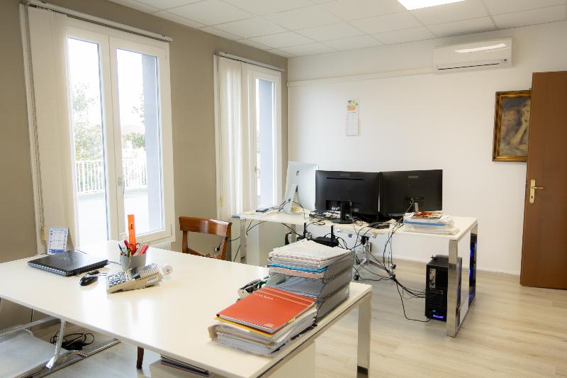 Ufficio in affitto a Cassola 