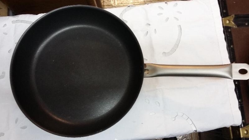 Grande bistecchiera in acciaio