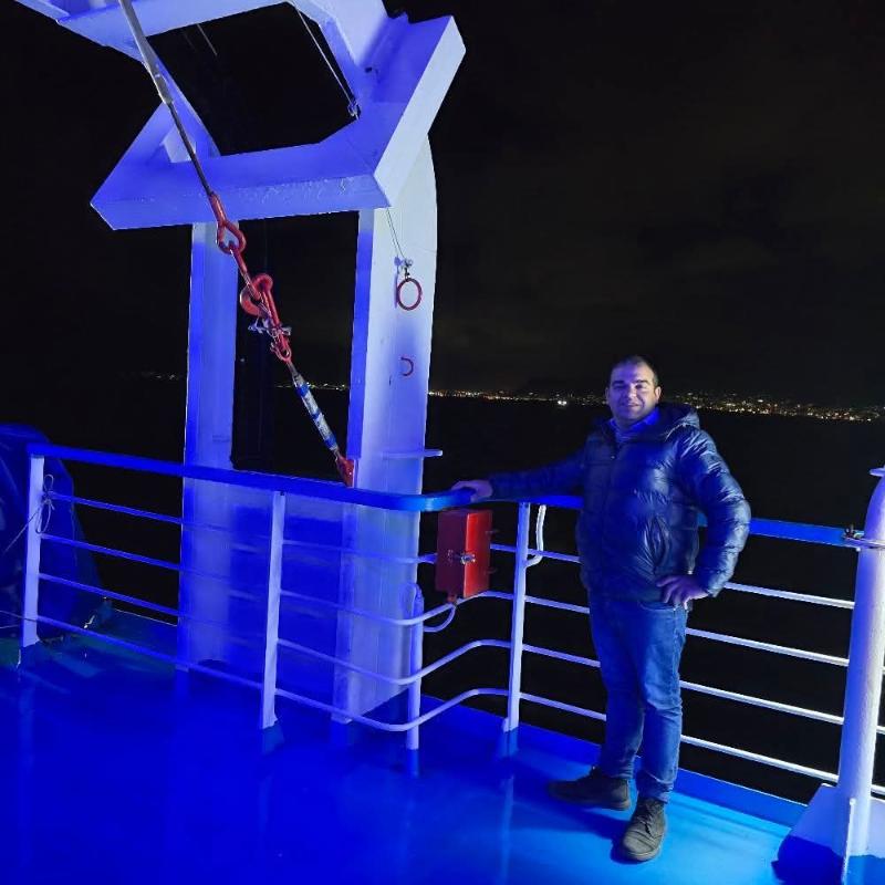 cerco donna single di bella presenza per relazione seria