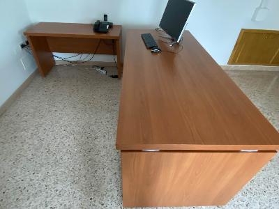 Scrivania con allungo laterale e cassettiera