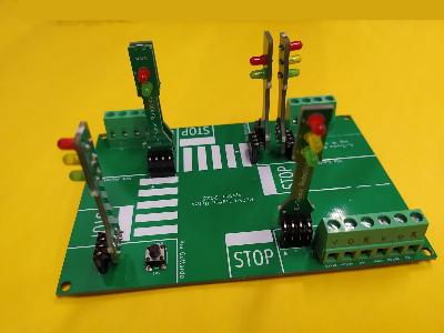 interfaccia PLC - modellino in scala di semaforo 2 vie e 2 passi pedonali