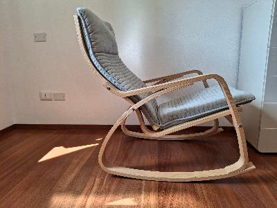 Sedia a dondolo Poang Ikea