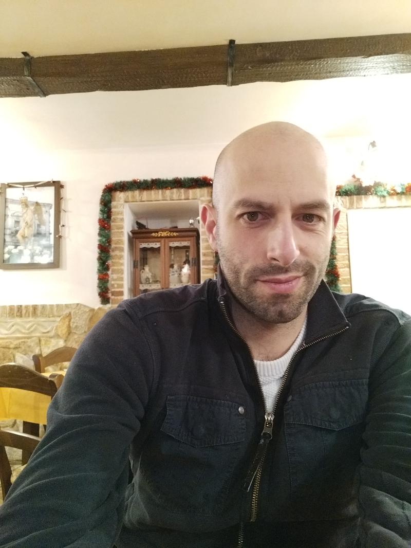 Modena Cerco compagna x una vita di coppia insieme e convivenza 