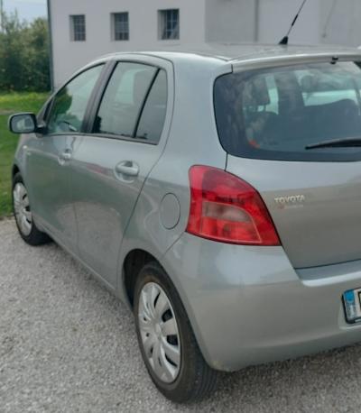 Toyota Yaris Berlina 5 porte 1.3 AMT (87 cv) Sol