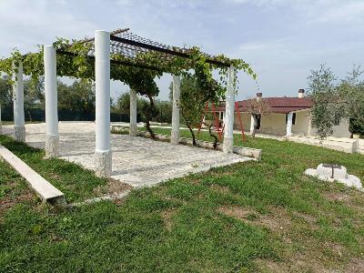 INDIPENDENTE A PALOMBARA SABINA CON TERRENO