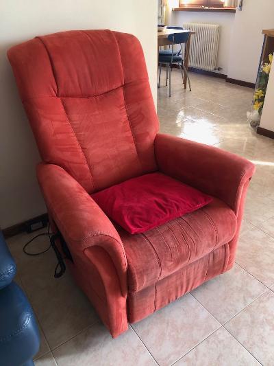 Vendesi poltrona alzapersona elettrica reclinabile Dondi