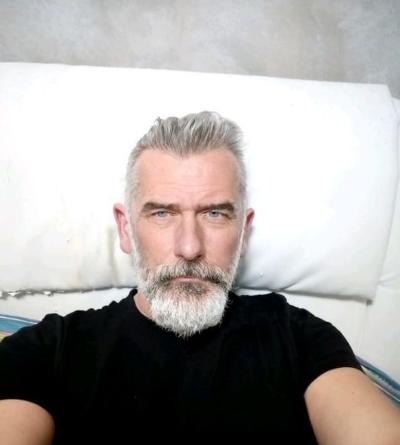 Cerco piccante amicizia con donna intrigante 