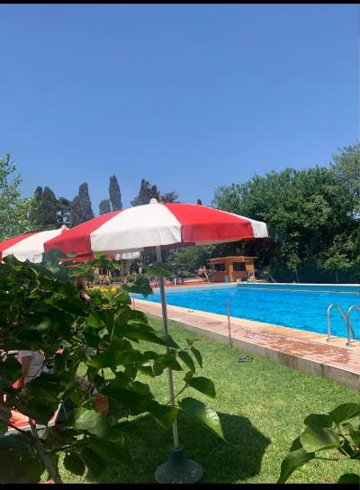 Affittasi piscina scoperta e Area Ristoro 