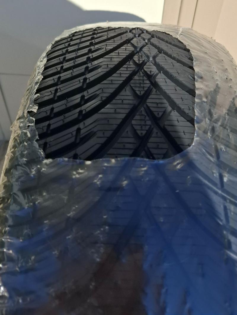  Pneumatico invernale misura 215/55 R18 Kleber modello Krisalp hp3