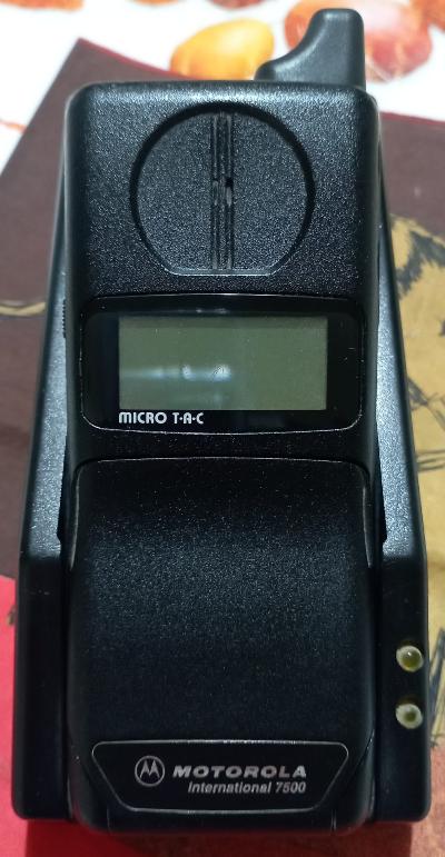 Telefono cellulare Motorola gsm Micro Tac international 