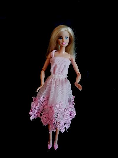 Creo abitini per la bambola Barbie 