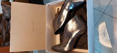 Stivaletti mezzastagione con il tacco. NUOVI. PELLE VERA