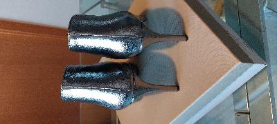 Stivaletti mezzastagione con il tacco. NUOVI. PELLE VERA