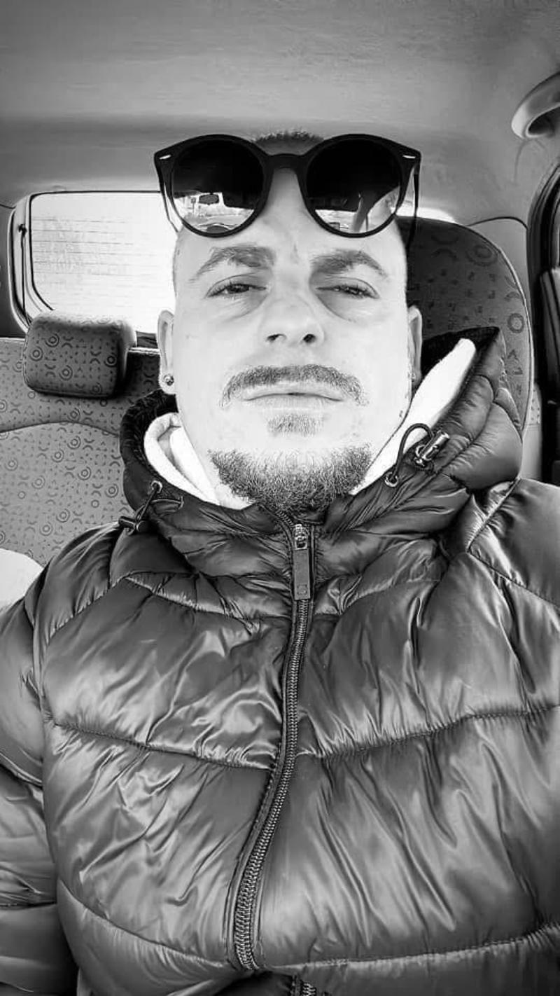 Ragazzo giovane cerca amicizia e incontri 