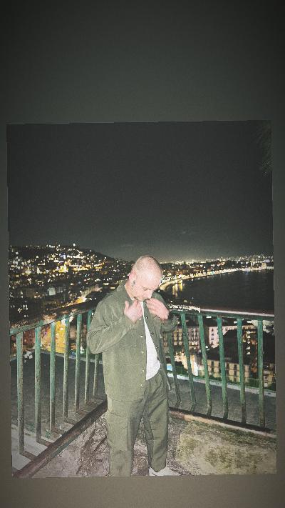 Ragazzo giovane cerca amicizia e incontri 