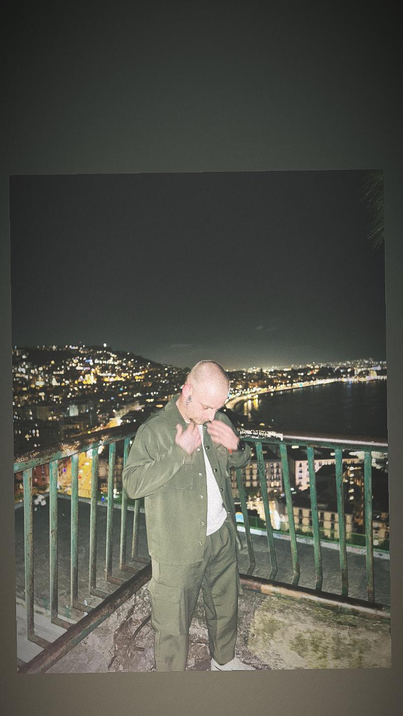 Ragazzo giovane cerca amicizia e incontri 