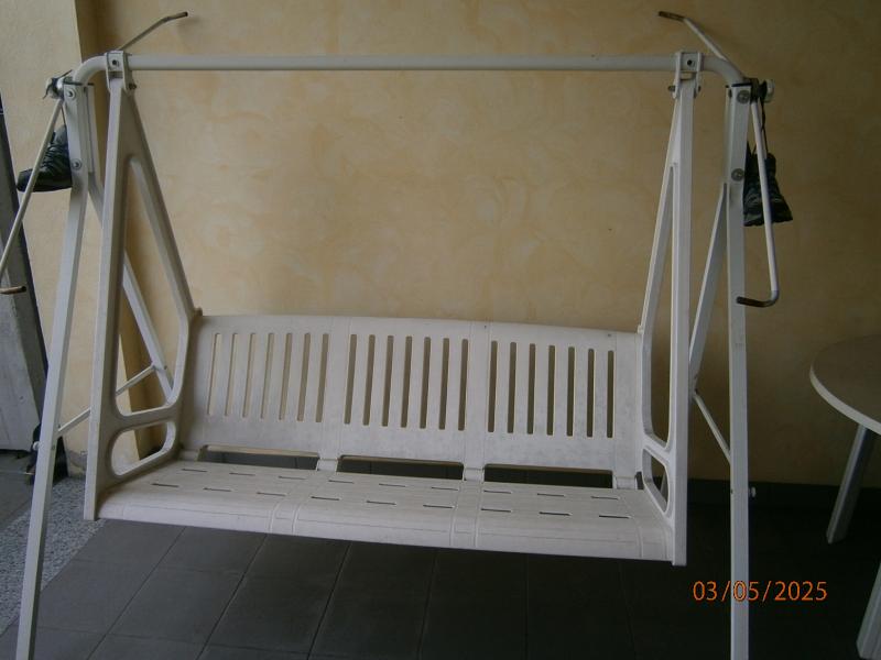 panca a dondolo sospesa