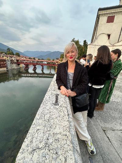 Svitlana, donna socievole