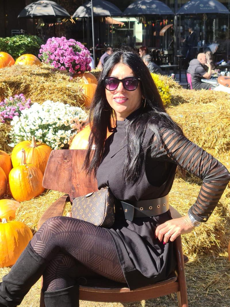 Regina, donna sensuale e giovanile