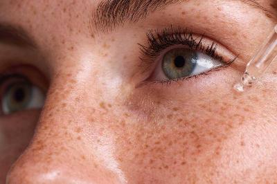 Trattamento contorno occhi: perché la skincare minimal funziona davvero