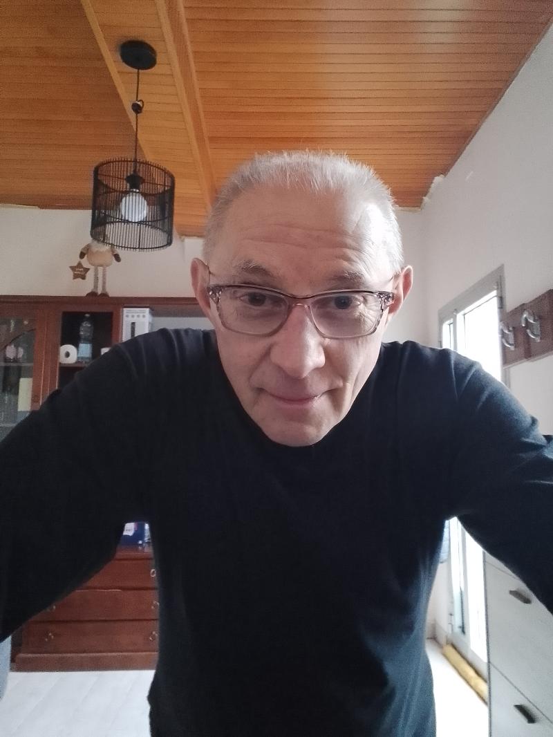 Cerco un'amica seria  ho 68 anni 