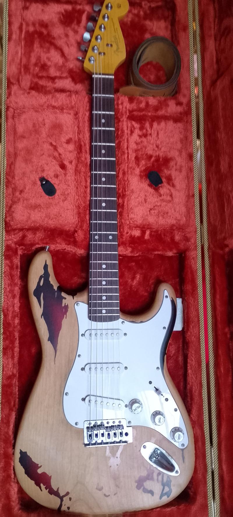 FENDER STRATOCASTER