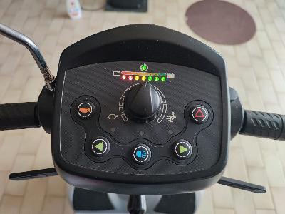 SCOOTER ELETTRICO PER ANZIANI E DISABILI (CE)