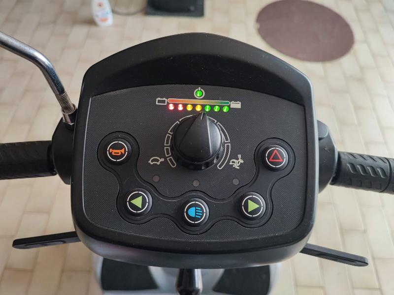 SCOOTER ELETTRICO PER ANZIANI E DISABILI (CE)