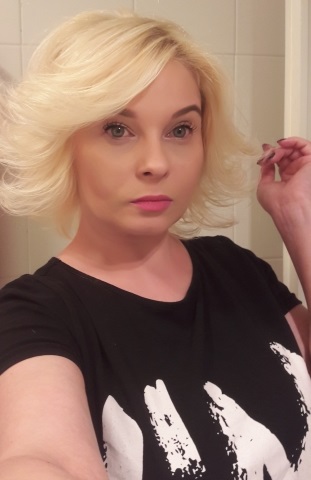 Mirela, cerca uomo libero