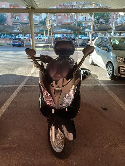 Aprilia 300 atlantic