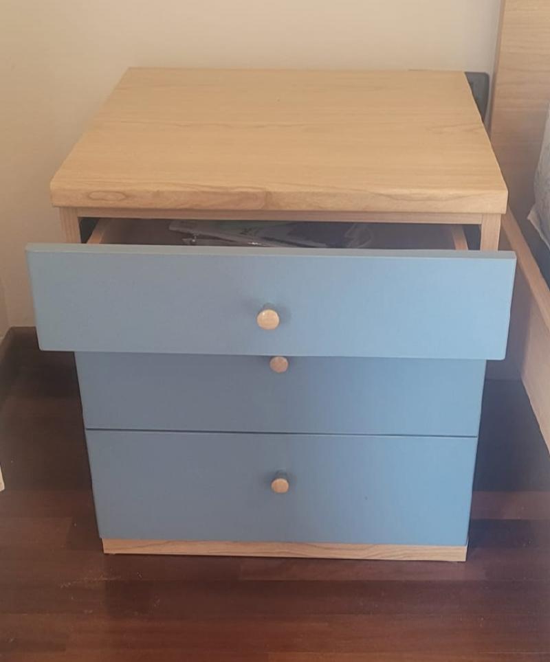 Cameretta completa con 2 letti singoli, reti a doghe e comodini