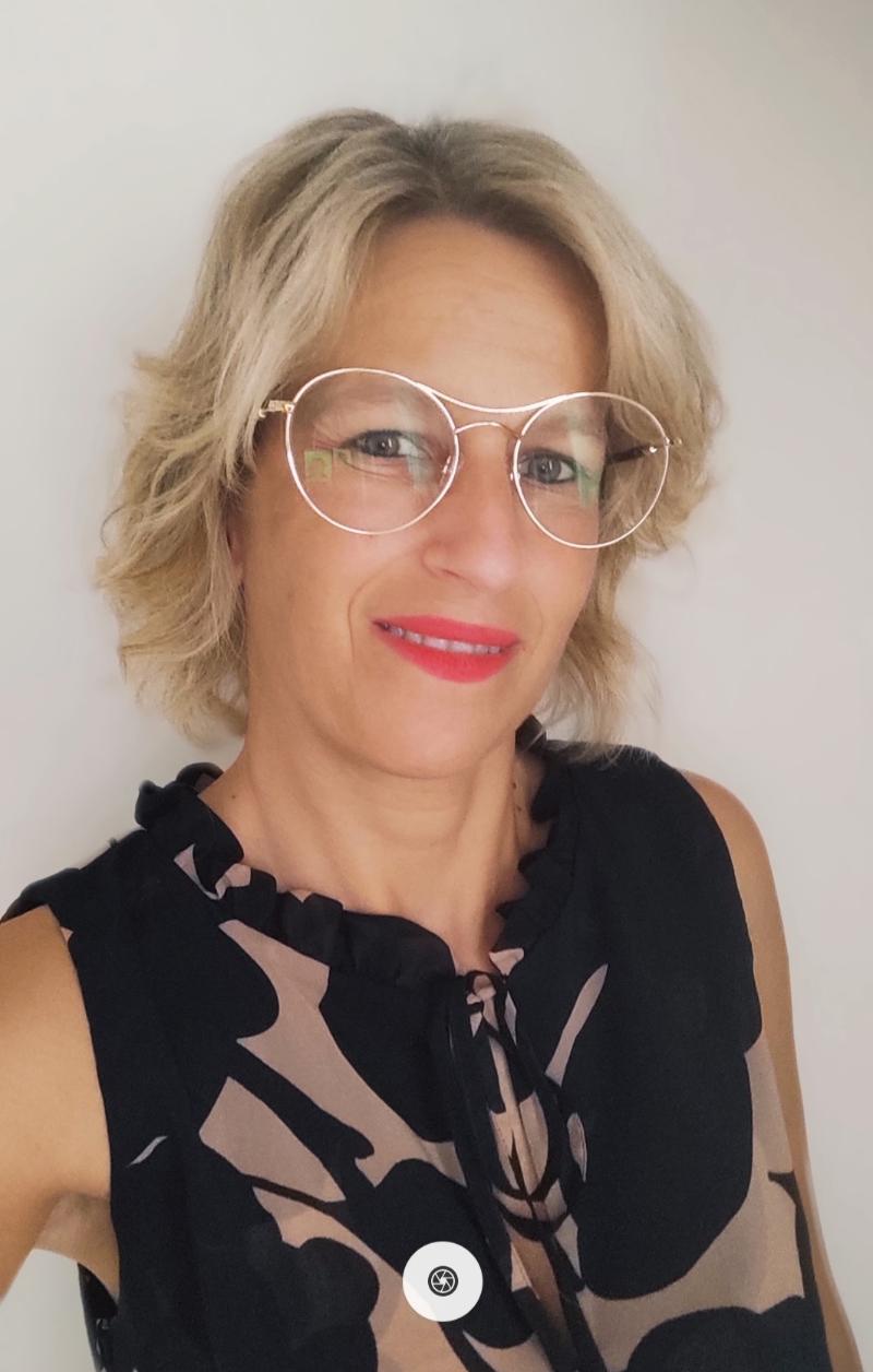 Chiara, donna affettuosa, semplice e giovanile