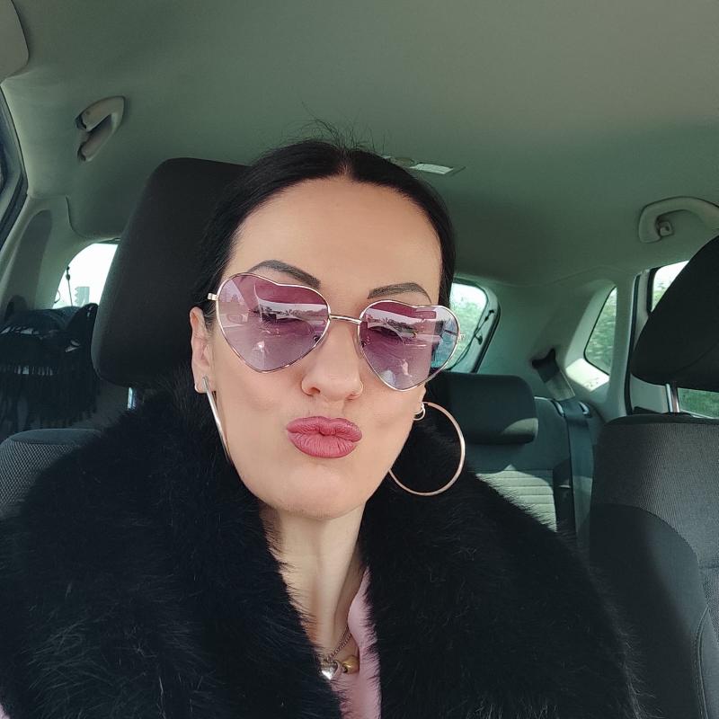 Donna sola, passionale