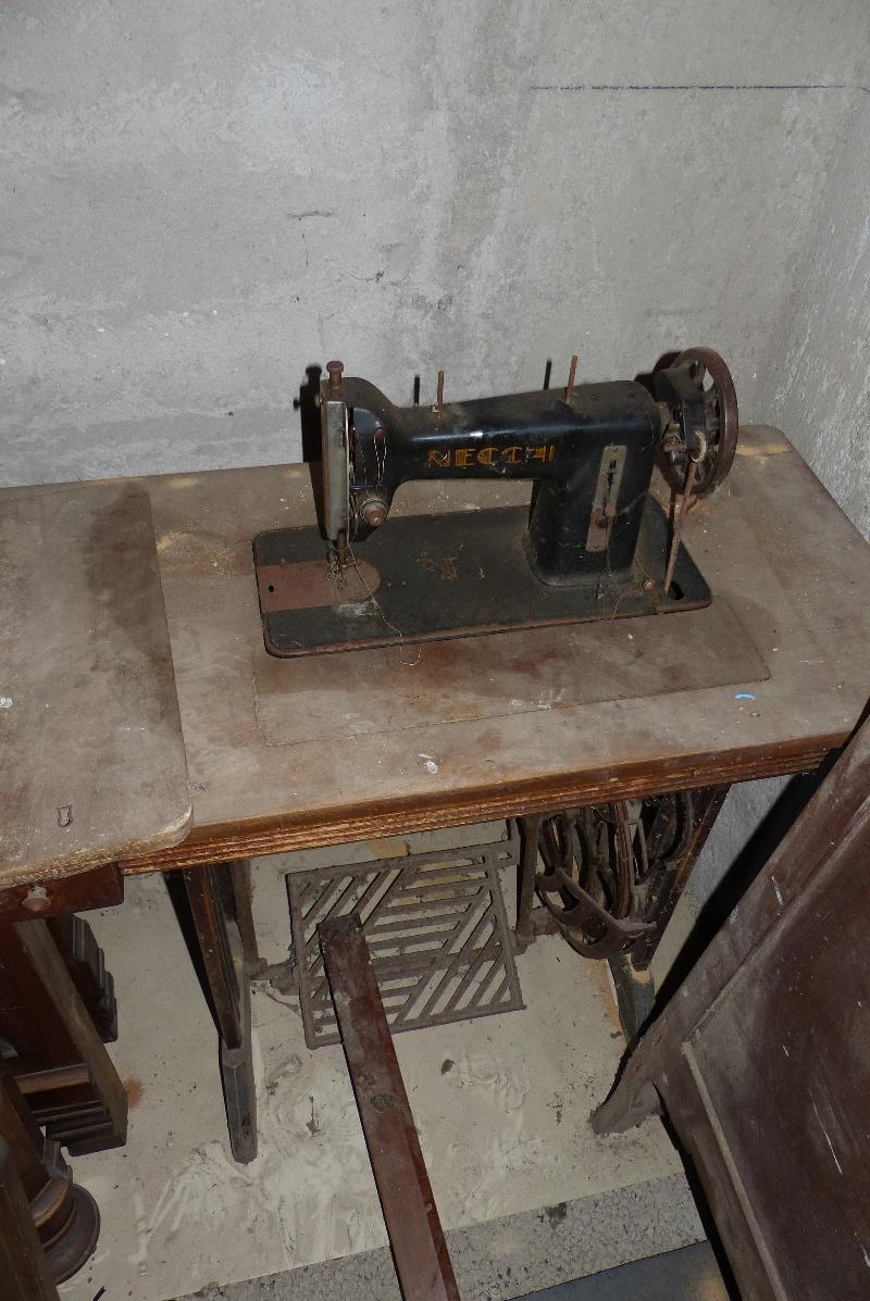 macchina da cucire d'epoca