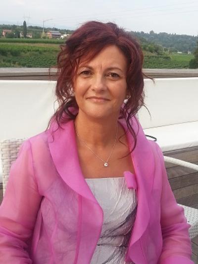 Mara, donna elegante, semplice, cerca uomo sensibile