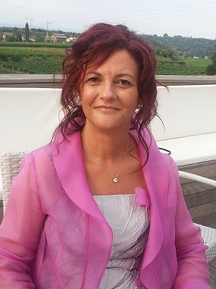 Mara, donna elegante, semplice, cerca uomo sensibile