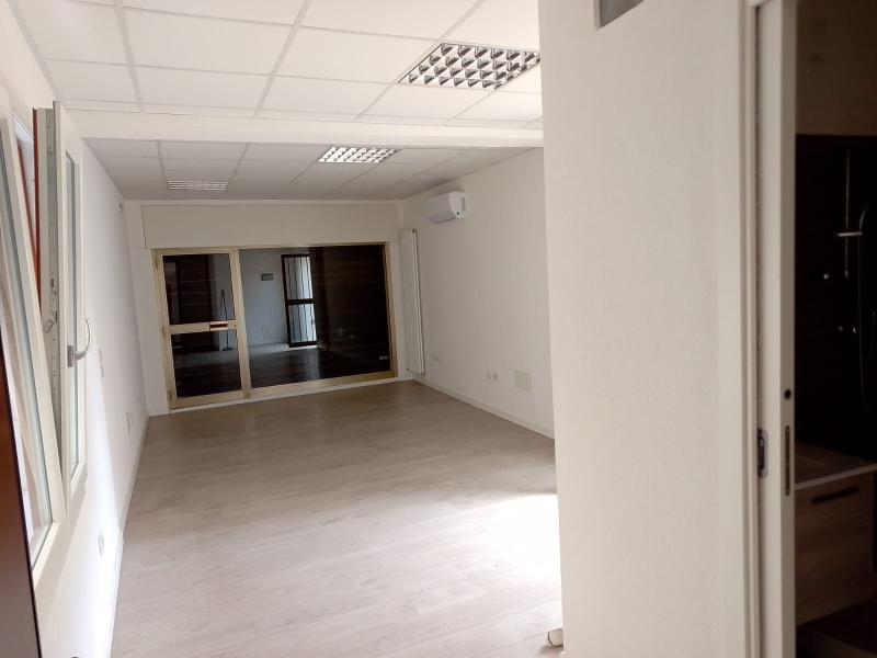 Affittasi locale/negozio