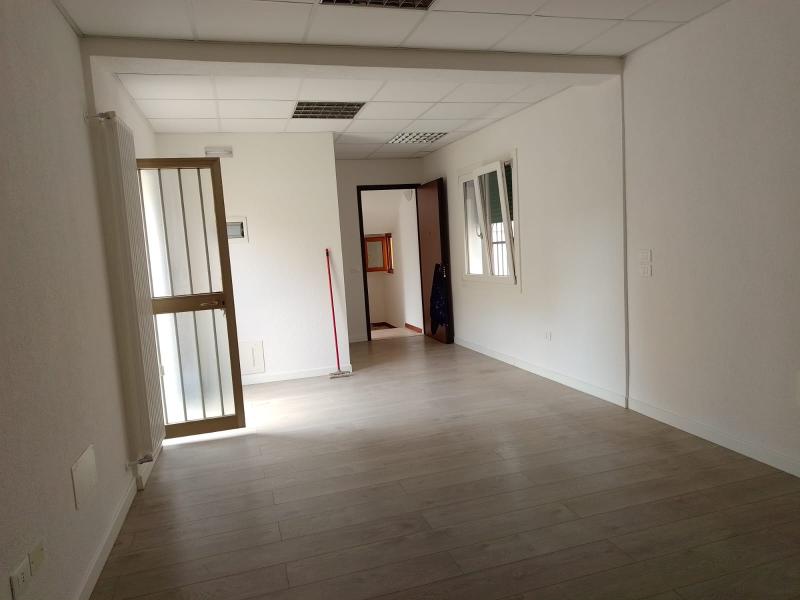 Affittasi locale/negozio